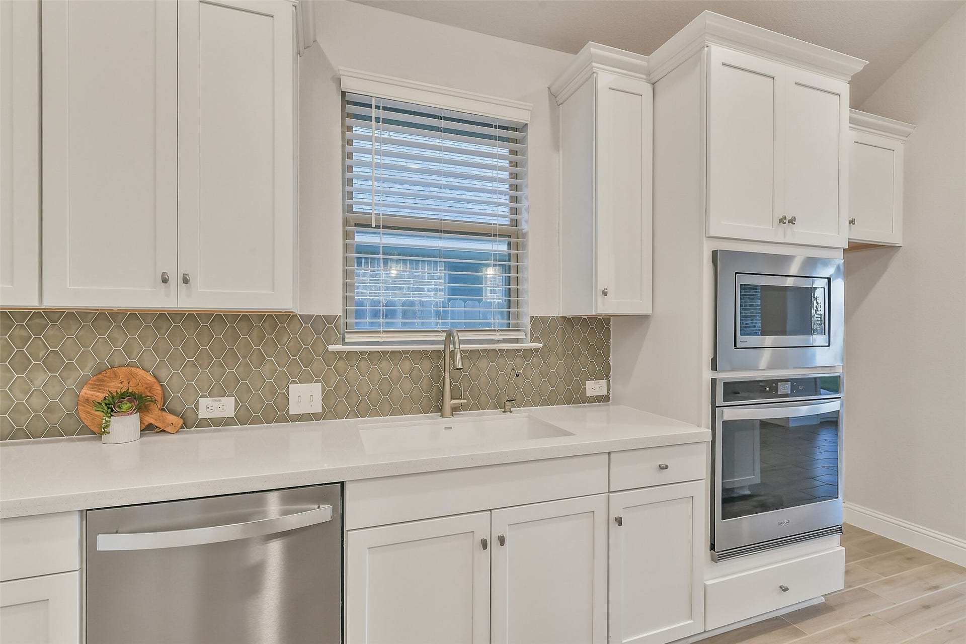 20330 Rose Gray Lane, Tomball, TX 77377 Plenty of natural light flows into the kitchen with this window situated above the sink.