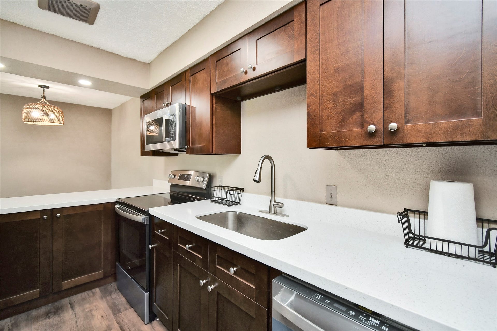 2501 Gulf Freeway, #14A, Dickinson, TX 77539 Quartz Countertops