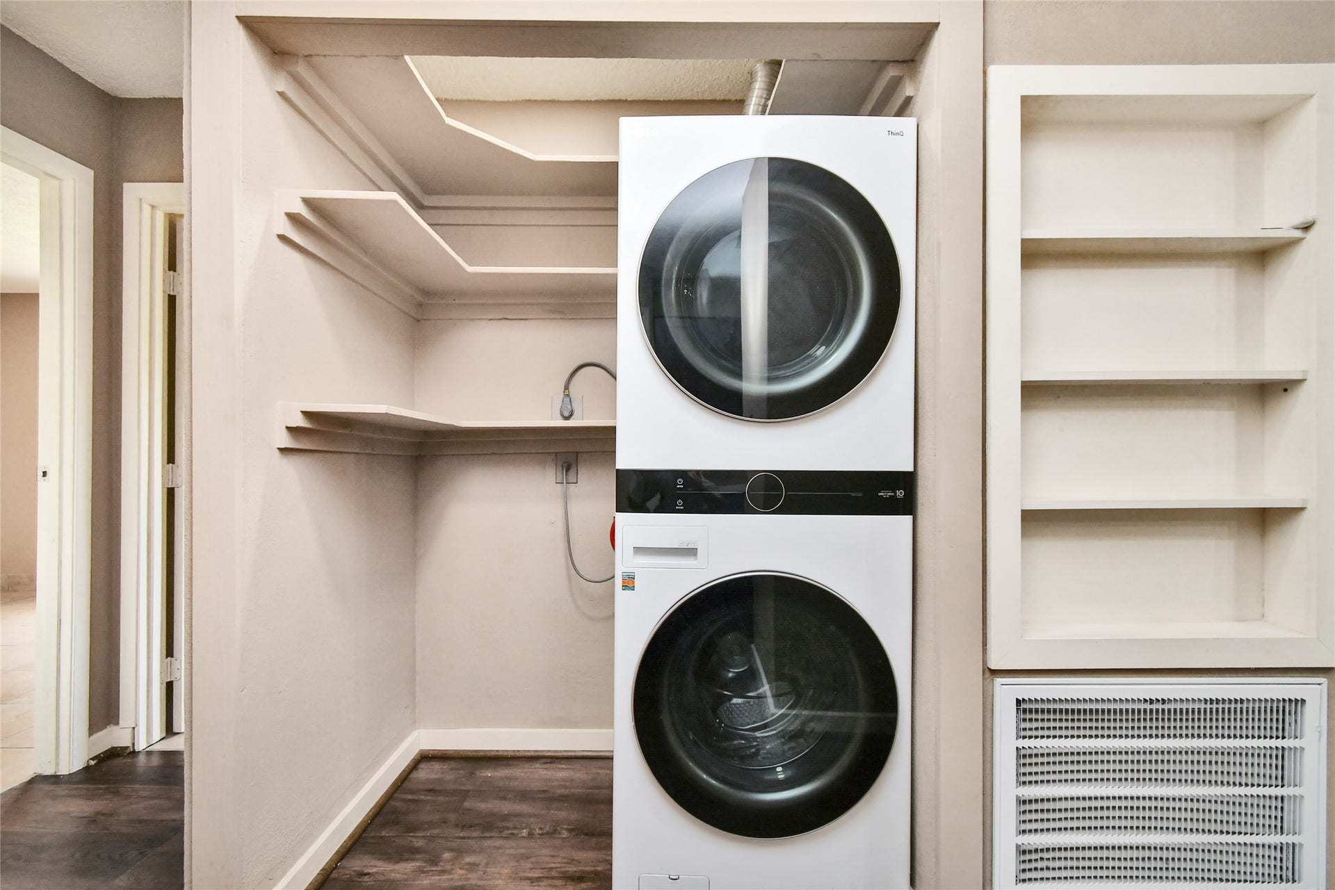 2501 Gulf Freeway, #14A, Dickinson, TX 77539 Modern Washer and Dryer are included