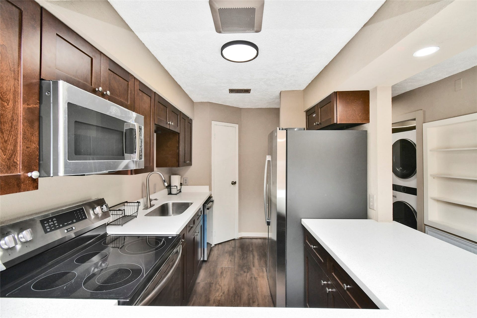 2501 Gulf Freeway, #14A, Dickinson, TX 77539 New updated kitchen