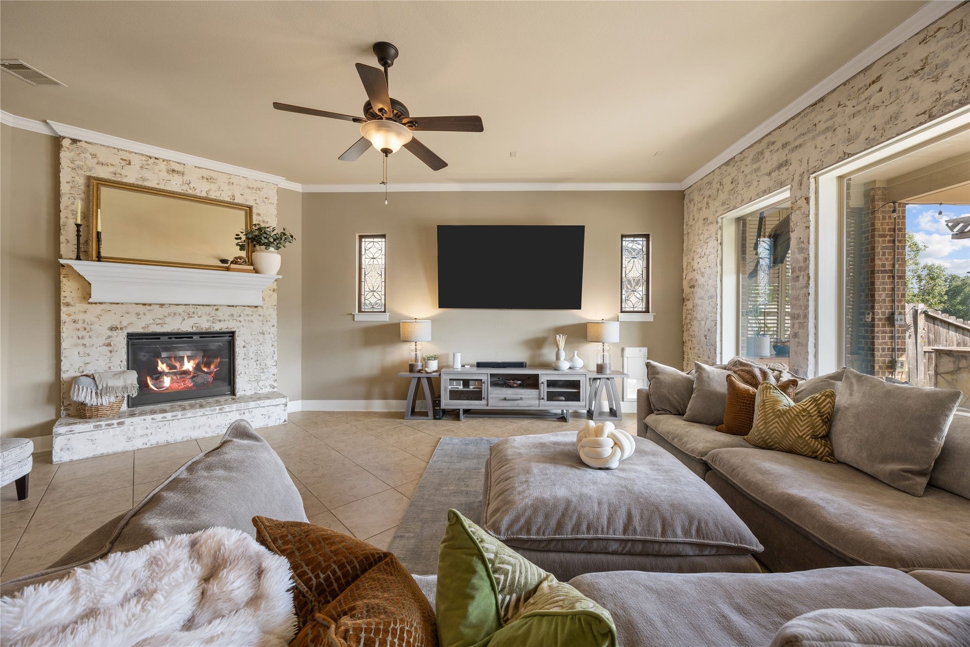 18515 Duke Lake Drive, Spring, TX 77388 An inviting open-concept layout seamlessly connects the family room and kitchen, creating an ideal setting for gatherings and entertaining.