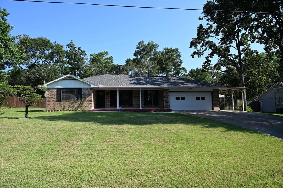 Property photo for 212 Summit Drive, Conroe, TX