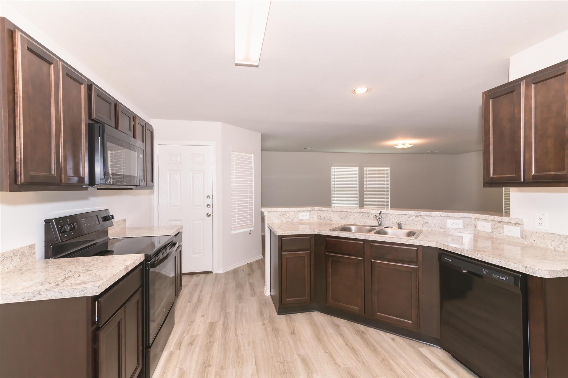 24511 Amaldi Court, Katy, TX 77493 Photos may be representative of the floor plan and not the exact home. Finishes, layout, and features of the actual property for lease may vary.