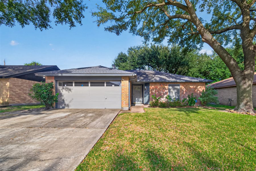 Property photo for 7522 Flair Oaks Drive, Houston, TX