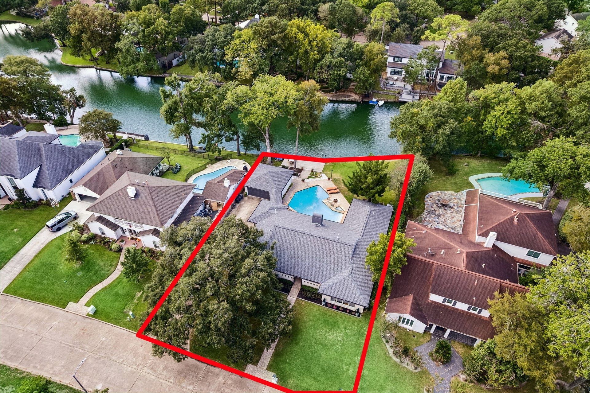 12314 Honeywood Trail, Houston, TX 77077 Aerial view showcasing the property's generous lot. This home is ideally located near the end of the cul-de-sac, offering a wonderful blend of privacy, greenery, and scenic waterfront surroundings.