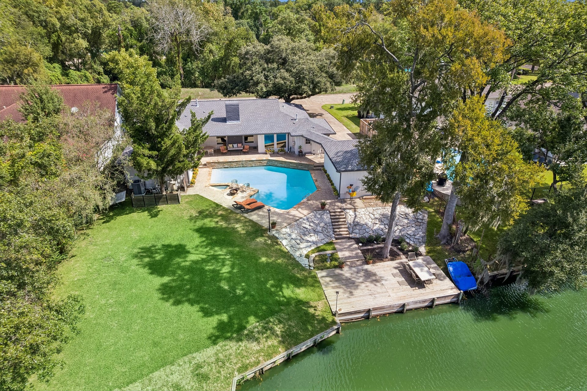 12314 Honeywood Trail, Houston, TX 77077 Welcome to 12314 Honeywood Trail! A gorgeous waterfront home with a large pool and a private dock!