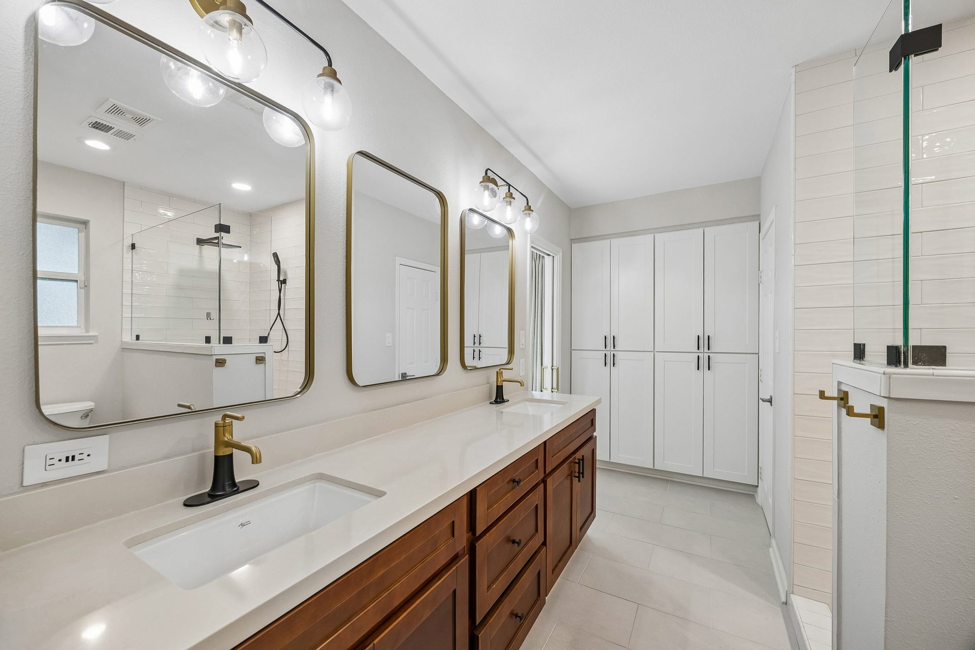 12314 Honeywood Trail, Houston, TX 77077 Spacious Primary Bath featuring dual sinks and generous storage. Clean lines, warm wood cabinetry, and modern fixtures create a stylish retreat.