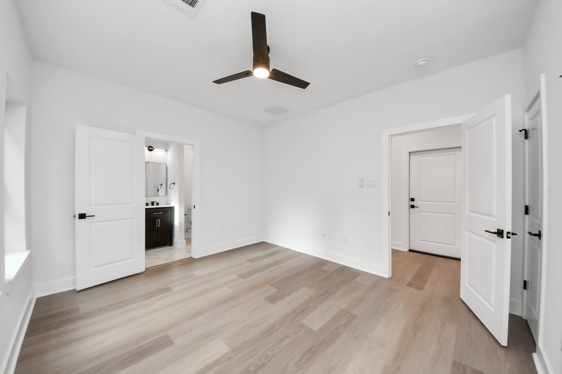 5630 Dolores Street, Houston, TX 77057 5630 Dolores Street, Houston, TX 77057