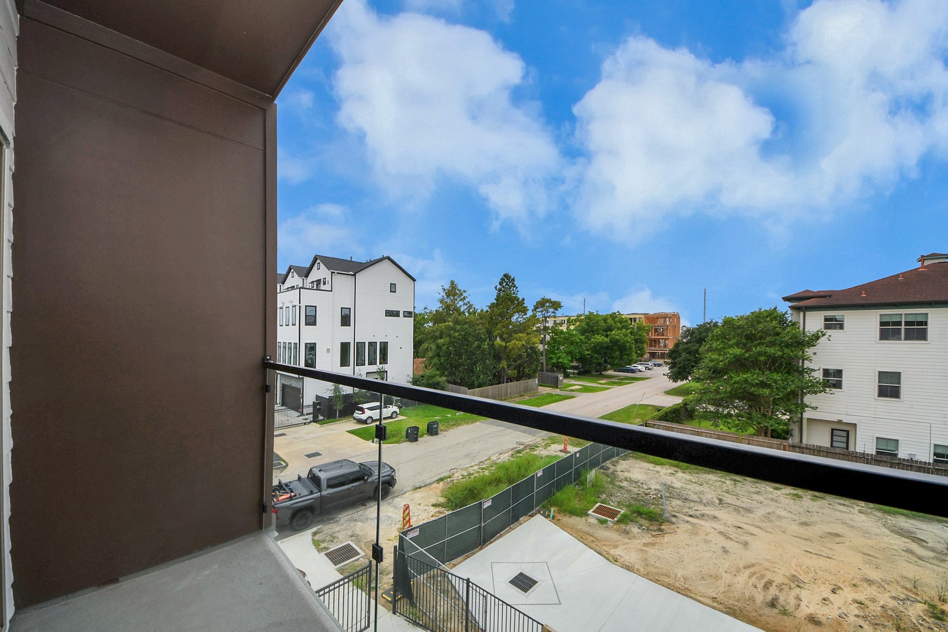 5630 Dolores Street, Houston, TX 77057 5630 Dolores Street, Houston, TX 77057