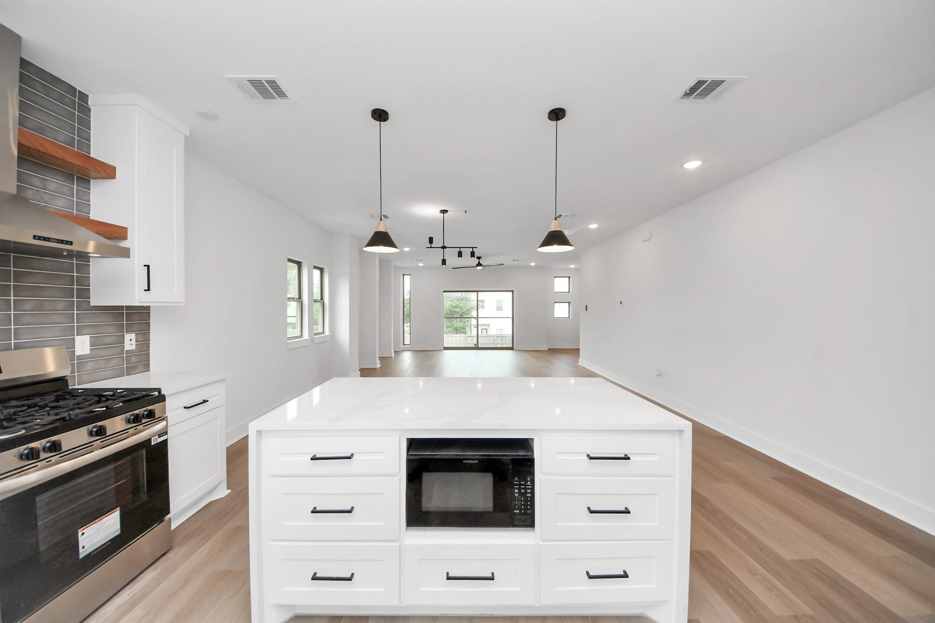 5630 Dolores Street, Houston, TX 77057 5630 Dolores Street, Houston, TX 77057