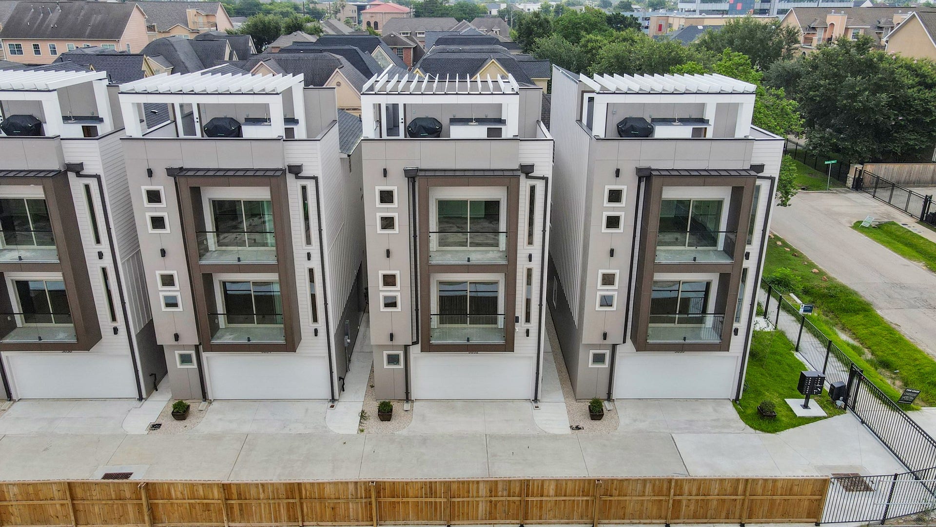 5630 Dolores Street, Houston, TX 77057 5630 Dolores Street, Houston, TX 77057