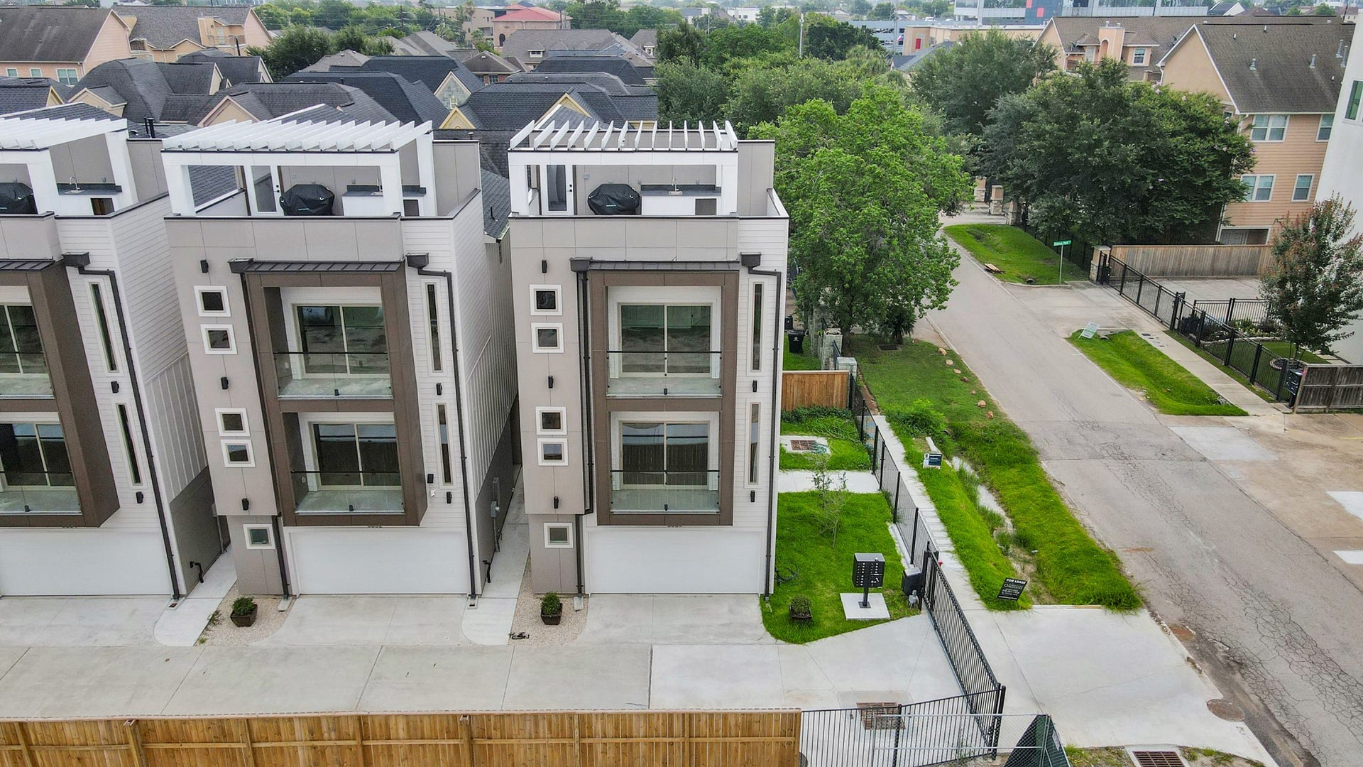 5630 Dolores Street, Houston, TX 77057 5630 Dolores Street, Houston, TX 77057