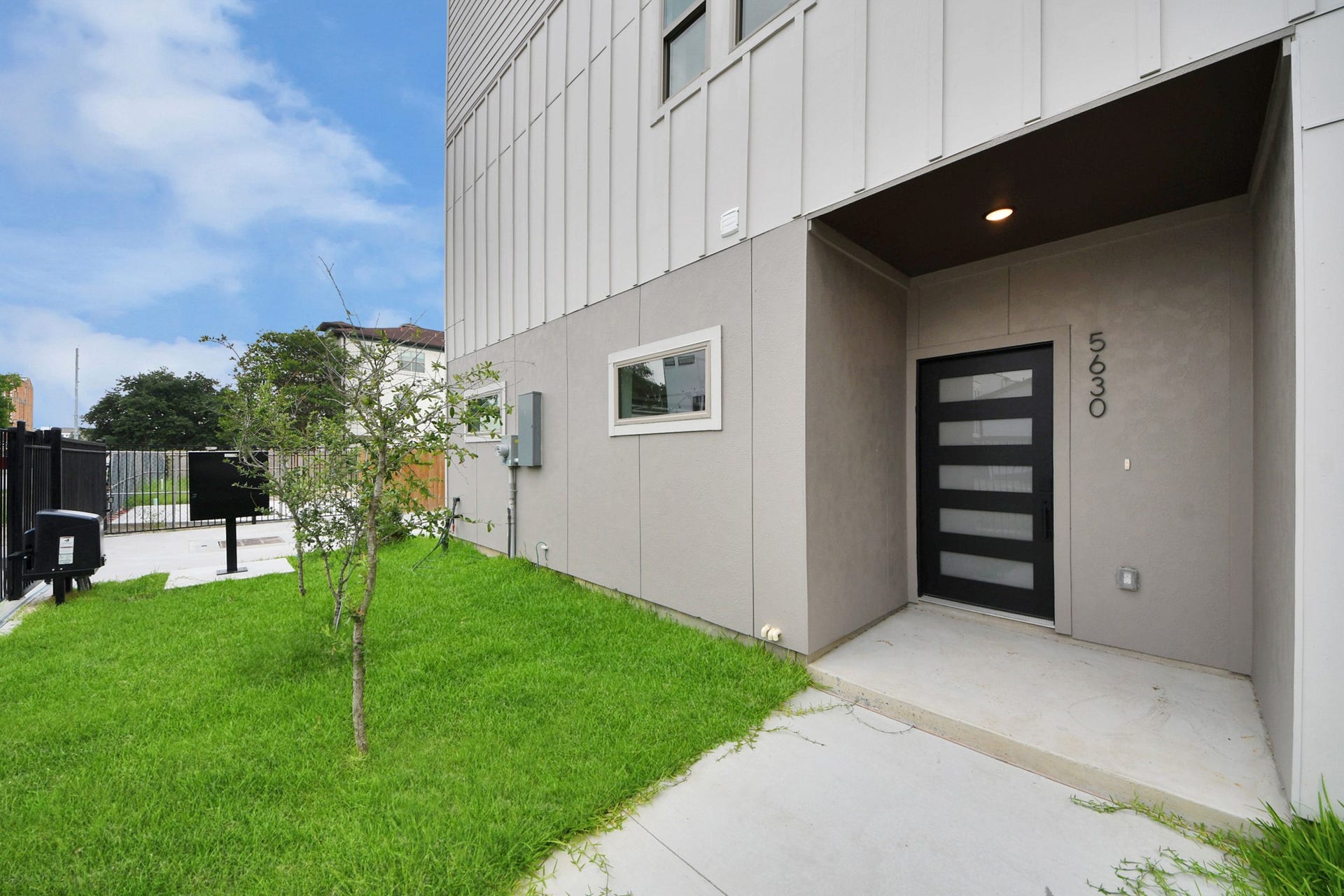 5630 Dolores Street, Houston, TX 77057 5630 Dolores Street, Houston, TX 77057