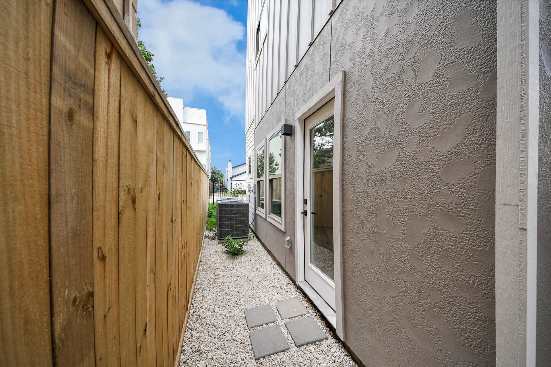 5630 Dolores Street, Houston, TX 77057 5630 Dolores Street, Houston, TX 77057