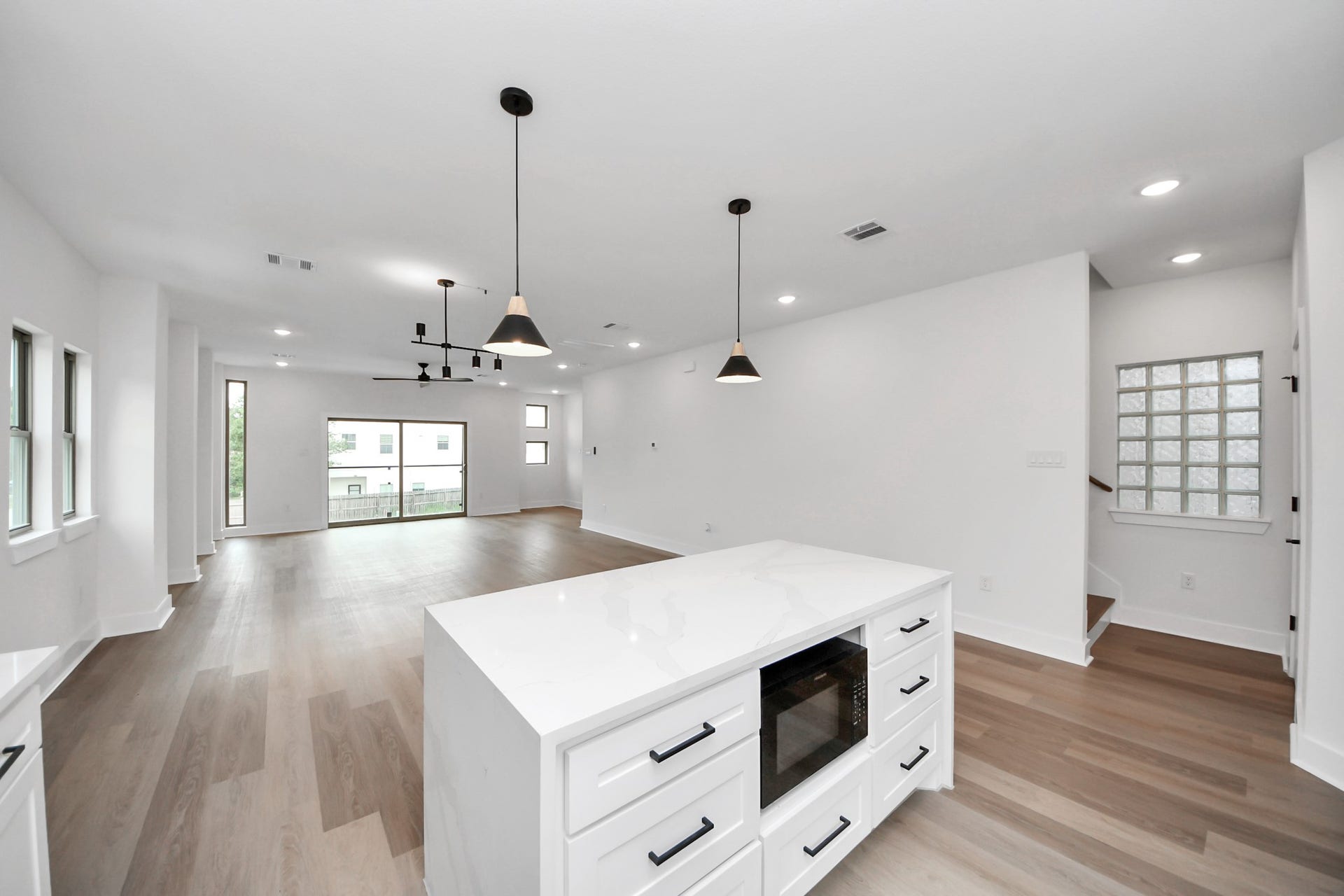 5630 Dolores Street, Houston, TX 77057 5630 Dolores Street, Houston, TX 77057