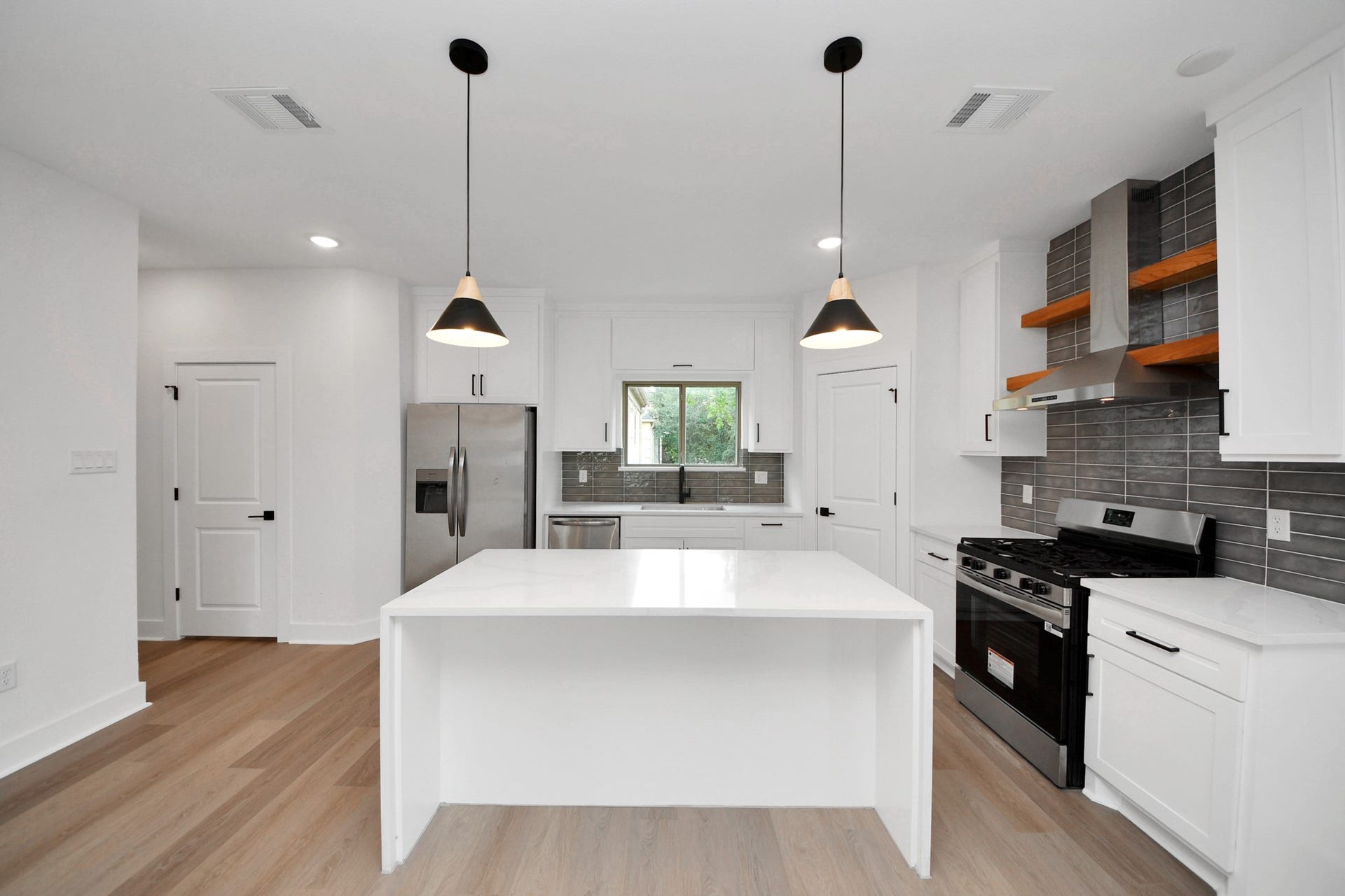 5630 Dolores Street, Houston, TX 77057 5630 Dolores Street, Houston, TX 77057