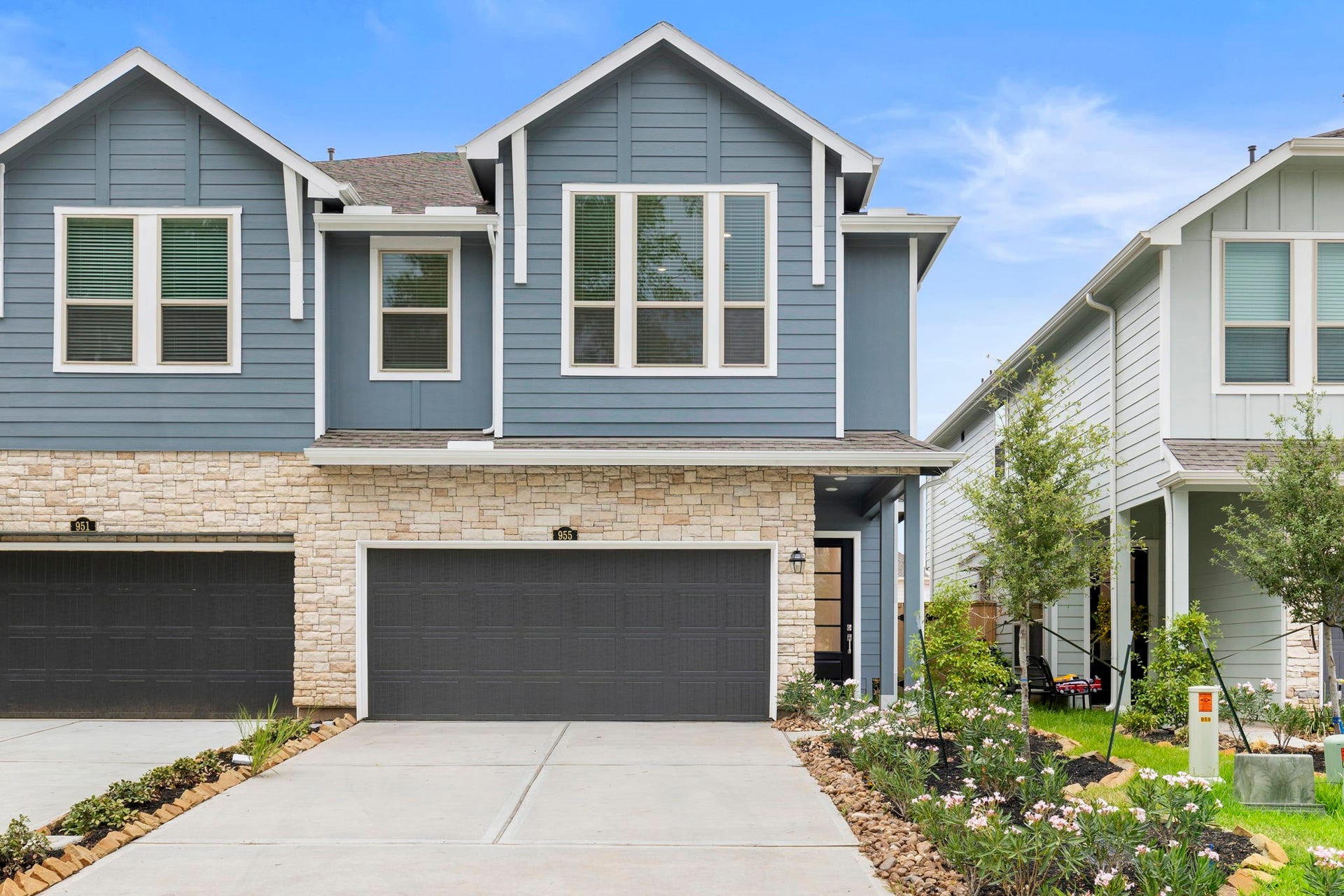 955 Lars Trek Trail, Conroe, TX 77304 Welcome home to easy, convenient living in highly coveted Grand Central Park, located just 5 miles north of The Woodlands.