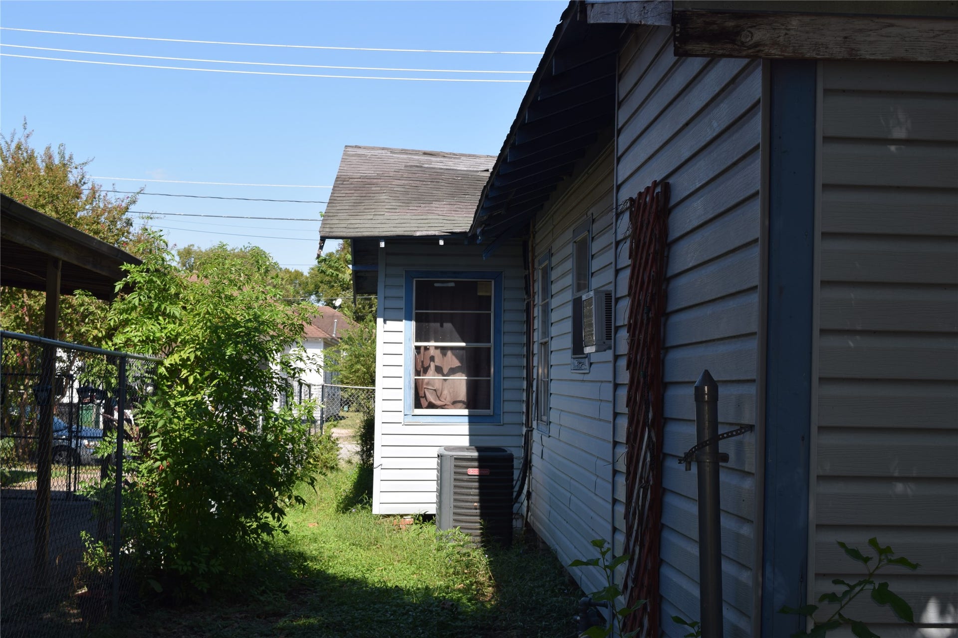 1110 Paschall Street, Houston, TX 77009 side