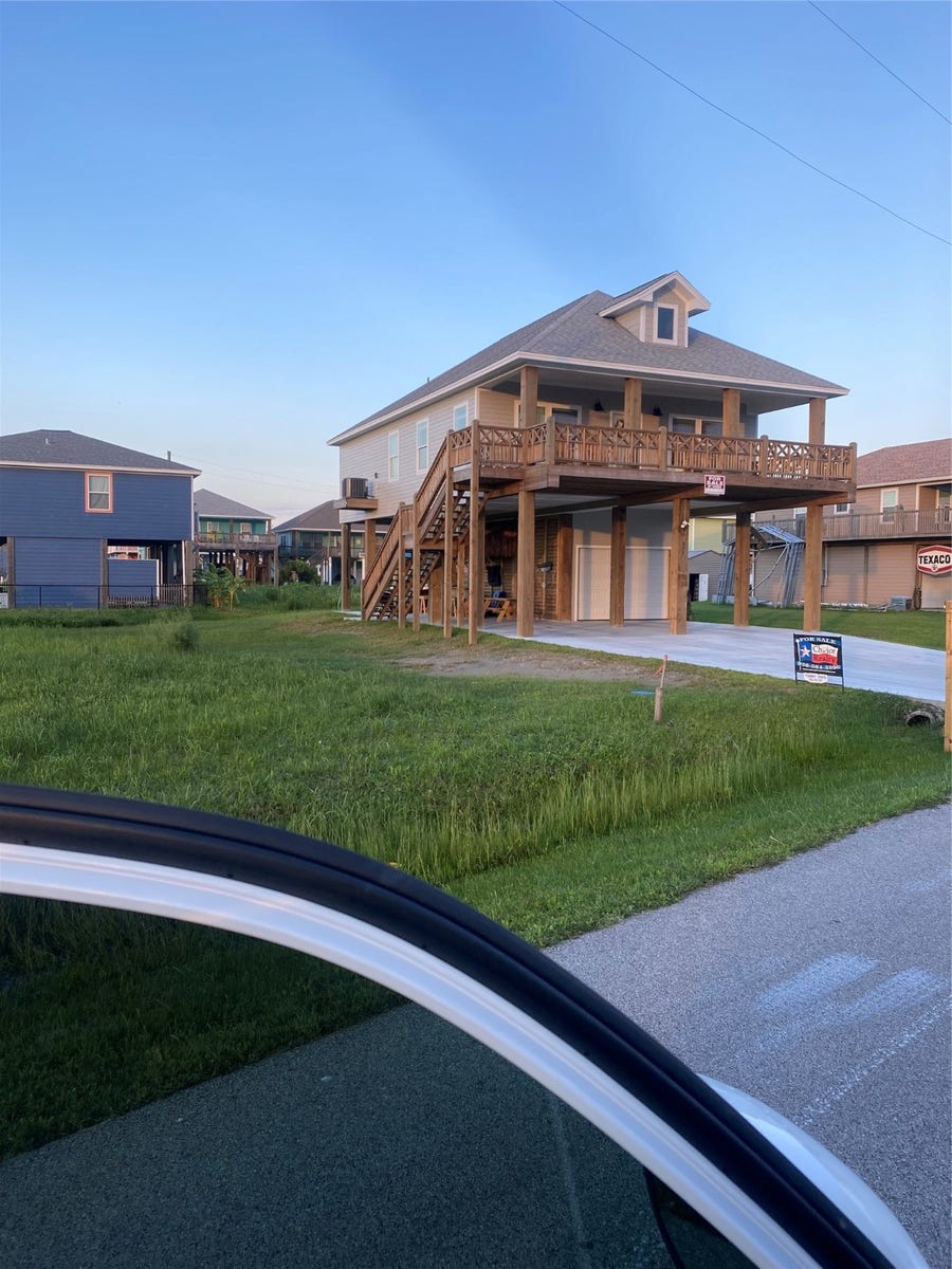 Property photo for 982 Tideland Drive, Crystal Beach, TX