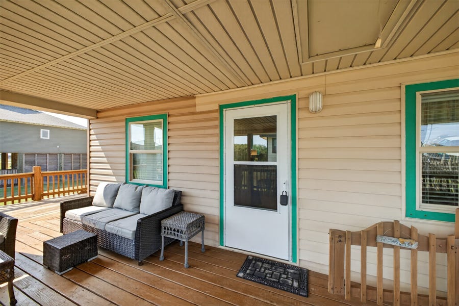 Property photo for 975 Holiday Drive, Crystal Beach, TX