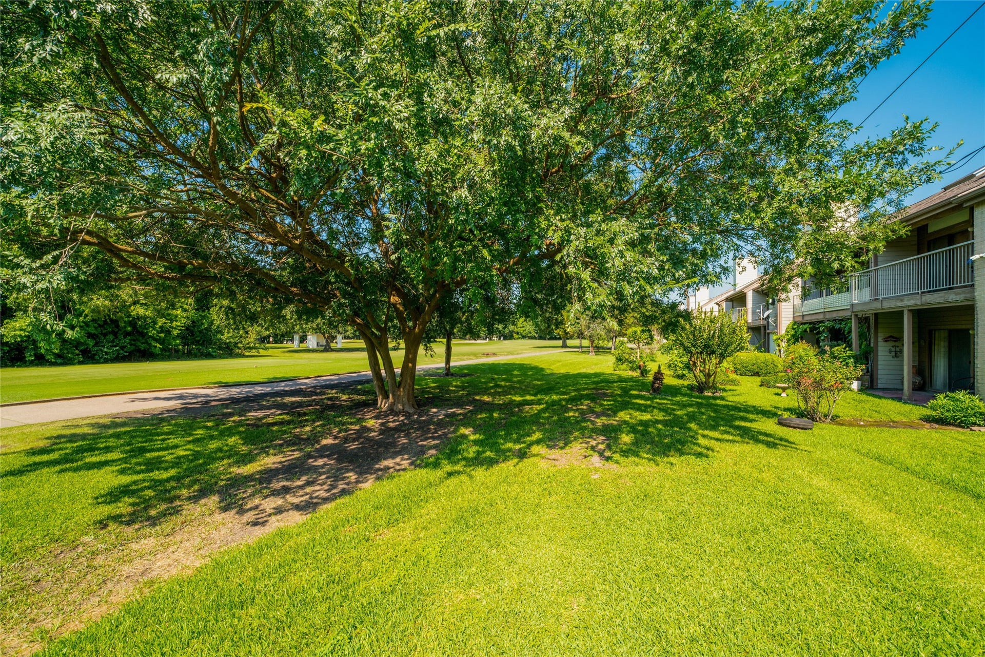 8481 Sands Point Drive, Houston, TX 77036 8481 Sands Point Drive, Houston, TX 77036