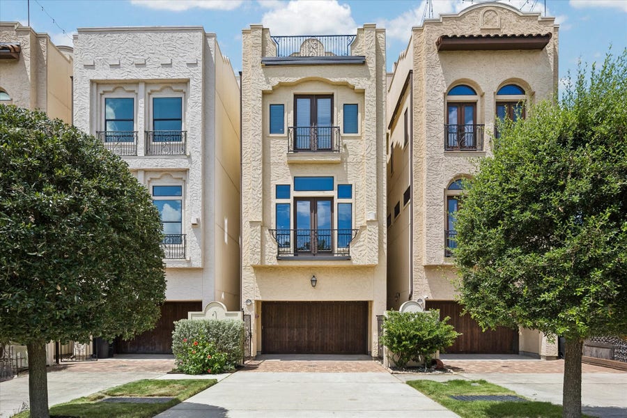 Property photo for 1059 W 16th Street, Houston, TX