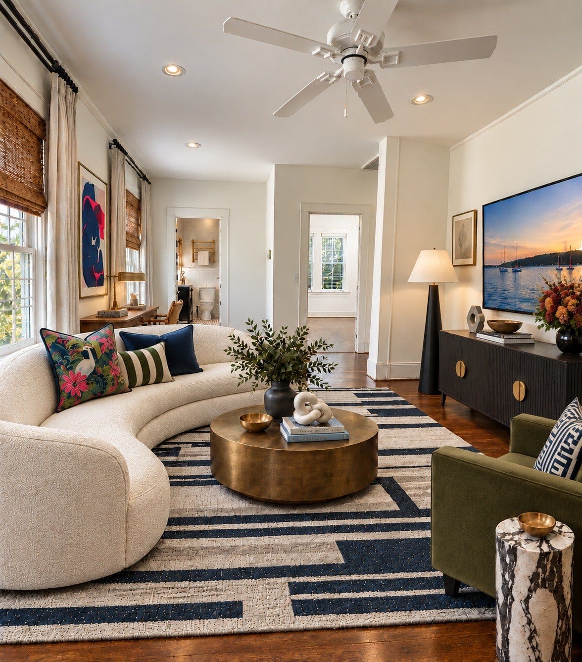 914.5 W Melwood Street, Houston, TX 77009 Not your ordinary garage apartment! Oversized living space with hardwood floors, 8'+ ceilings, and abundant natural light. Virtually staged.