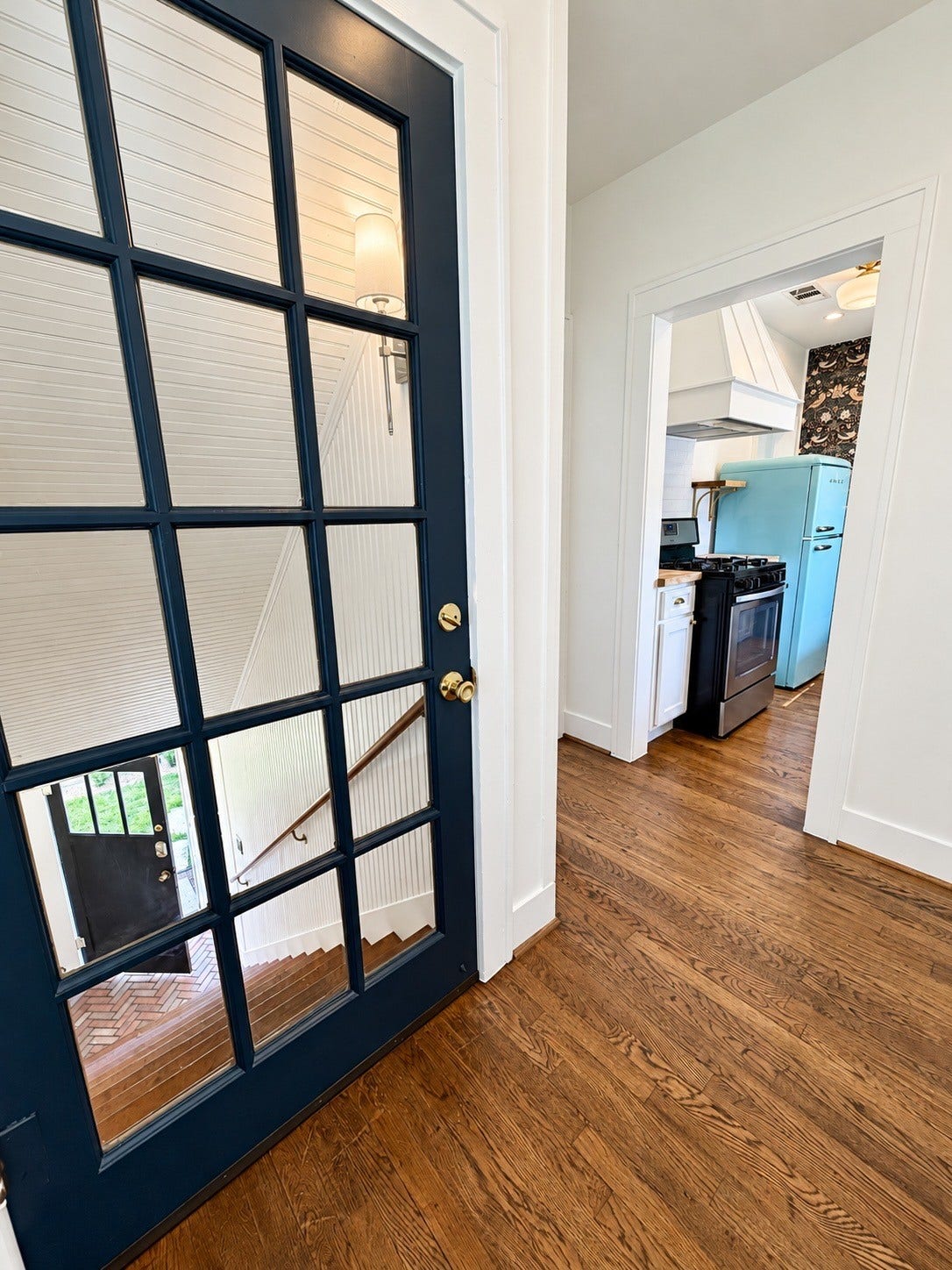 914.5 W Melwood Street, Houston, TX 77009 Private upstairs entry with a beautiful glass-paneled door, hardwood floors, and direct access to the kitchen.