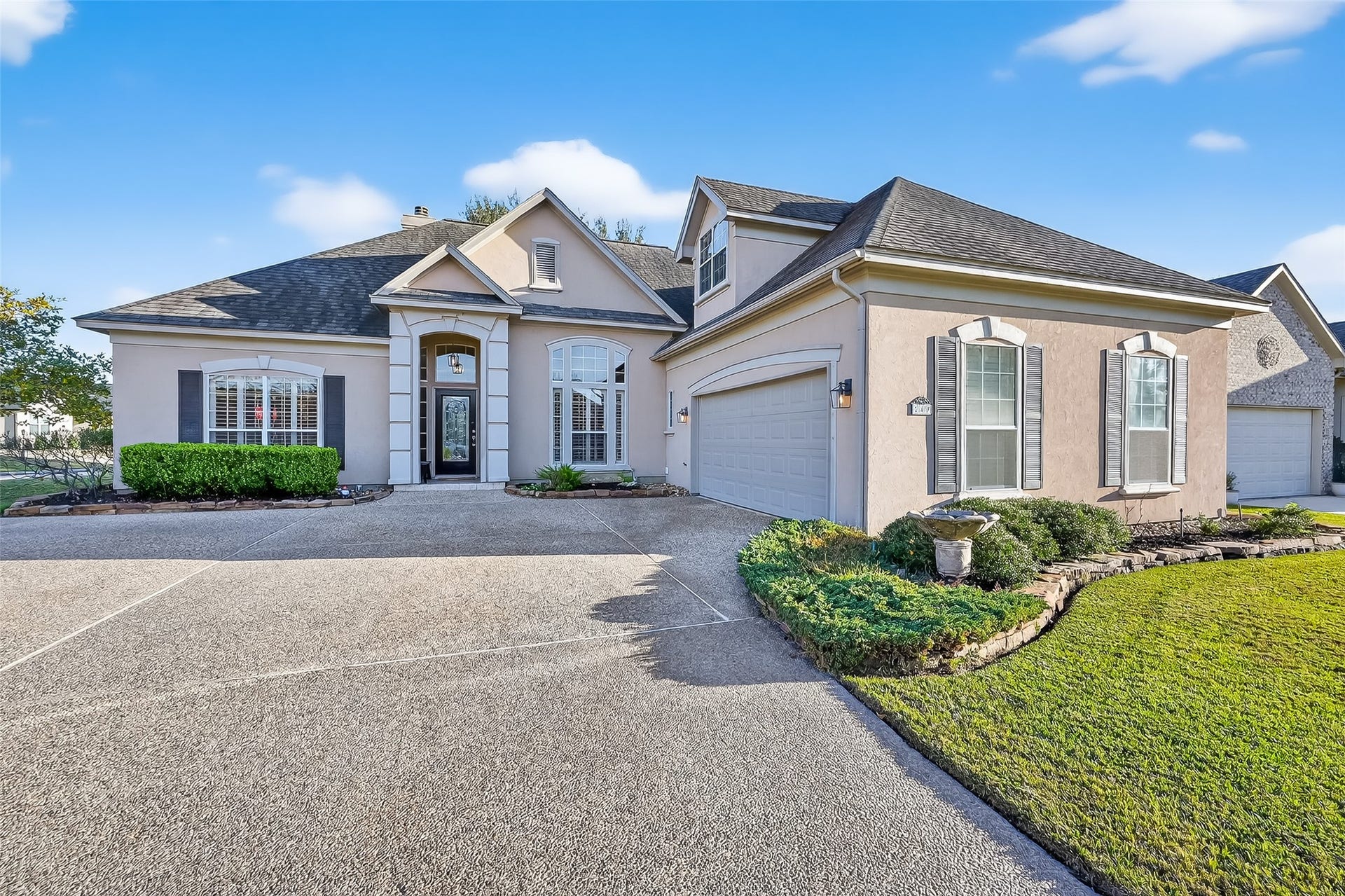 Welcome to 249 Blue Hill located in the prestigious community of Bentwater.