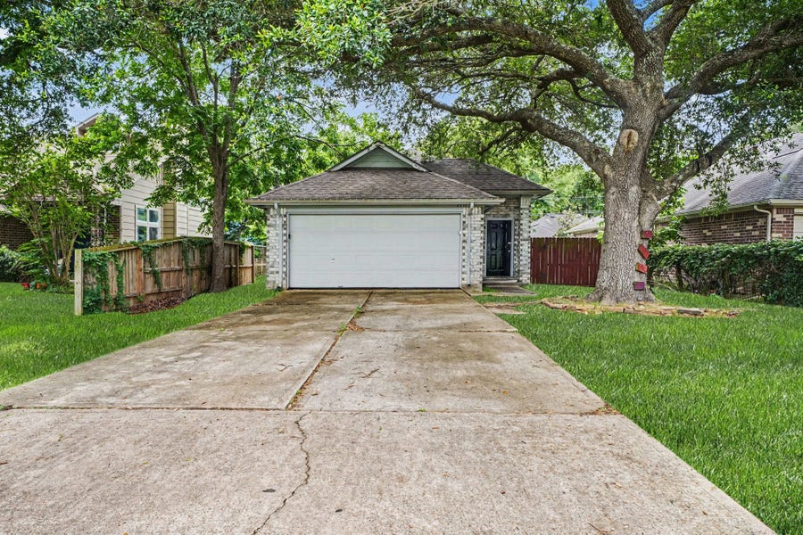 Property photo for 4811 Hawthorne Street, Pasadena, TX