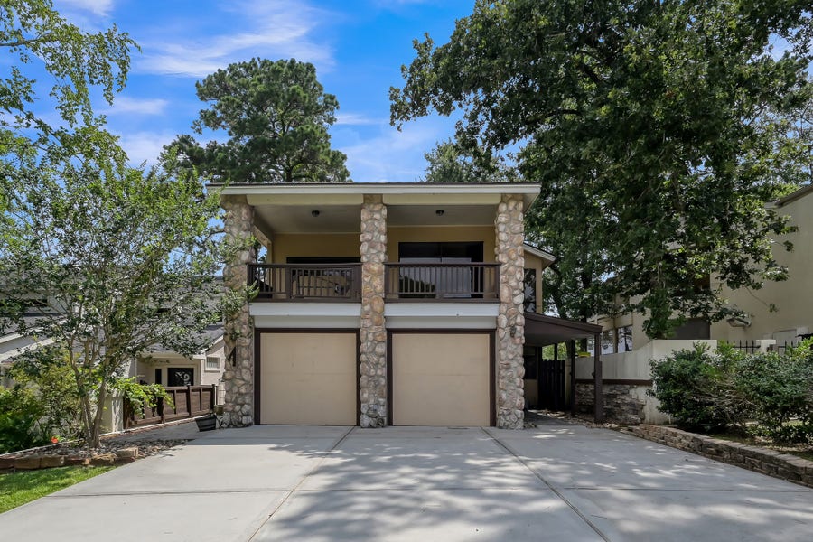 Property photo for 4 Waters Edge Street, Conroe, TX