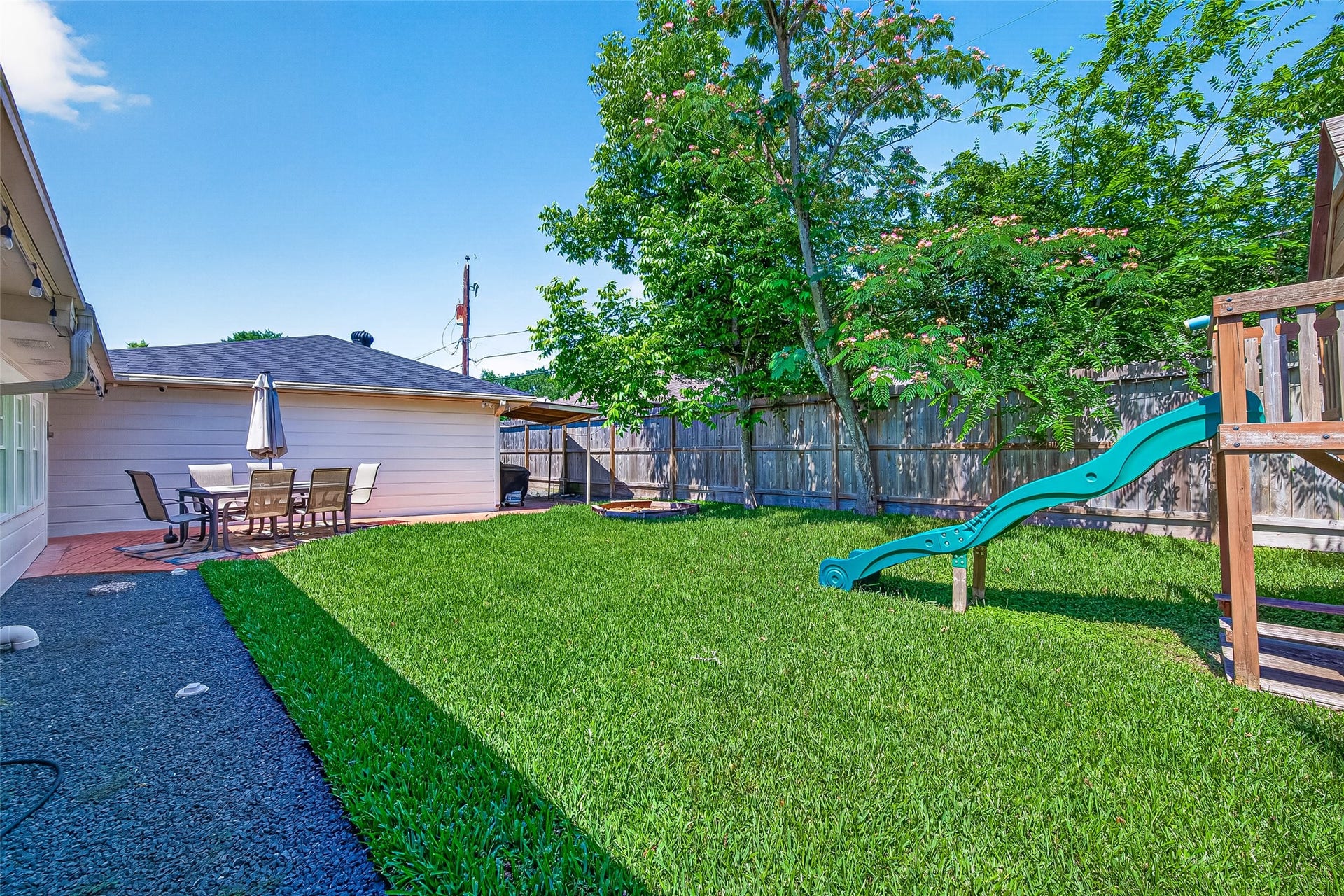2610 Teague Road, Houston, TX 77080 This 8,800sf lot carries endless potential for entertaining, outdoor living, or creating your dream backyard retreat.