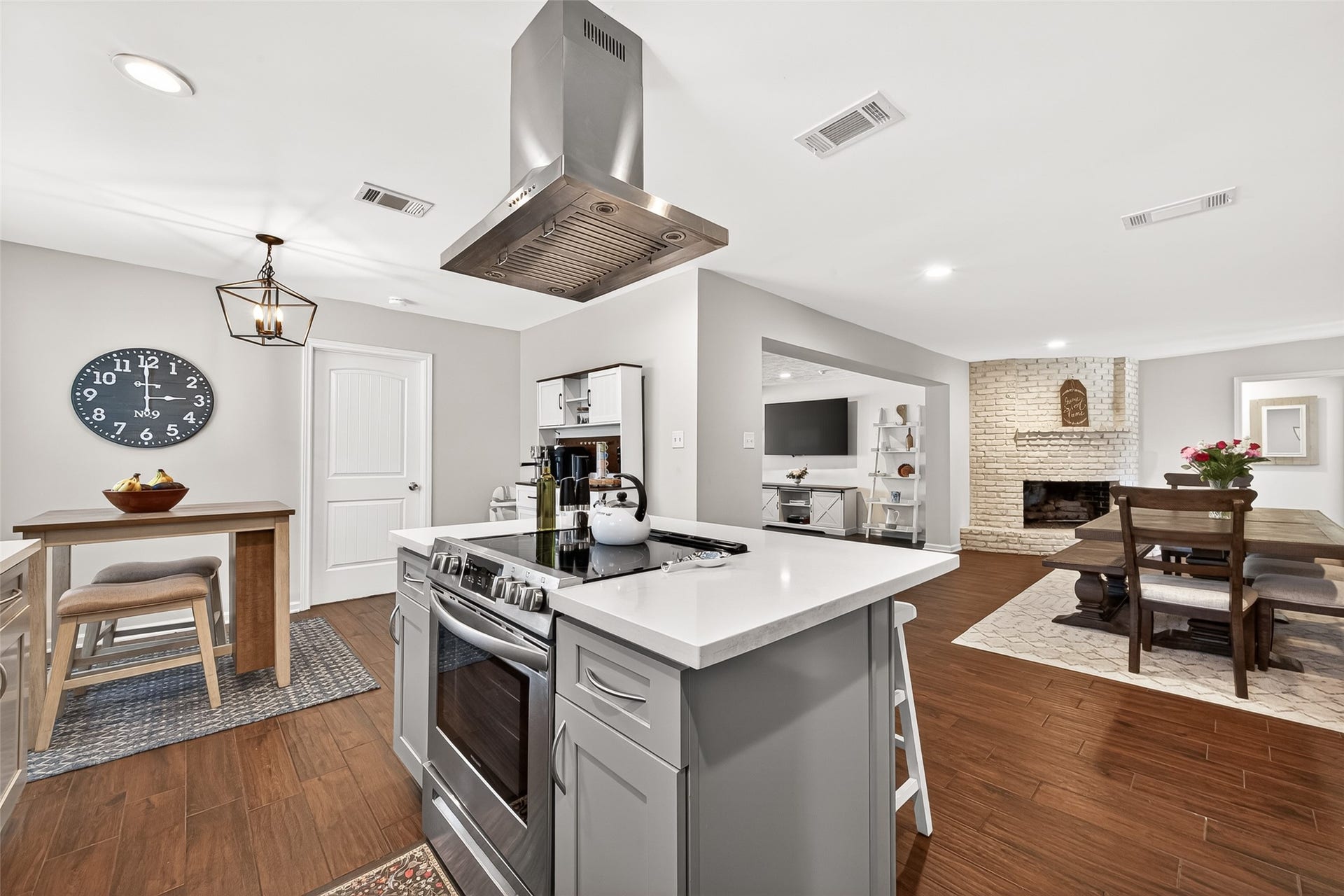 2610 Teague Road, Houston, TX 77080 Well-designed kitchen with an open layout that allows you to cook while staying connected to the conversation and activity, making it perfect for entertaining and everyday living.