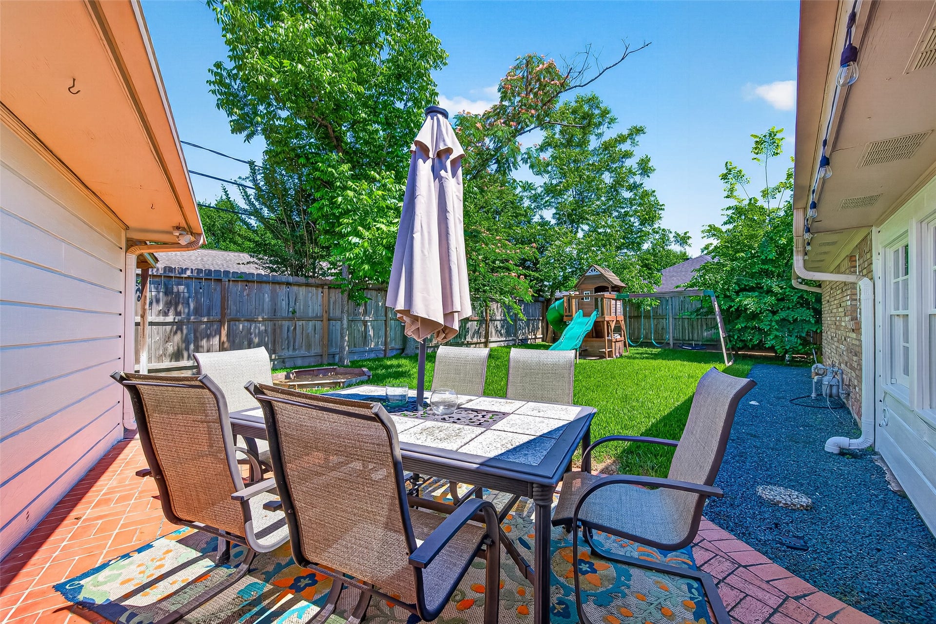 2610 Teague Road, Houston, TX 77080 This yard is perfect for family gatherings and relaxation.