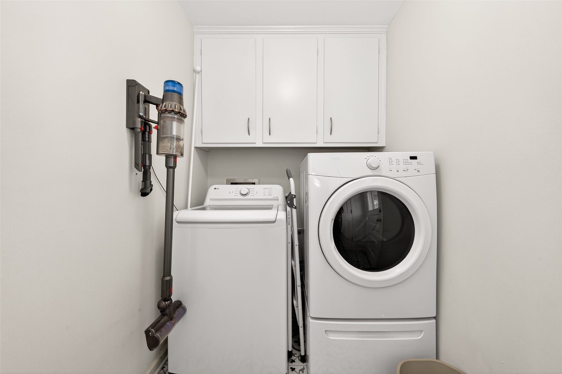 2610 Teague Road, Houston, TX 77080 Laundry room.