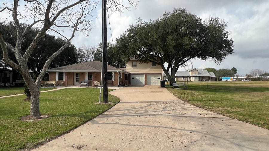 Property photo for 1421 Highway 36 N, Rosenberg, TX