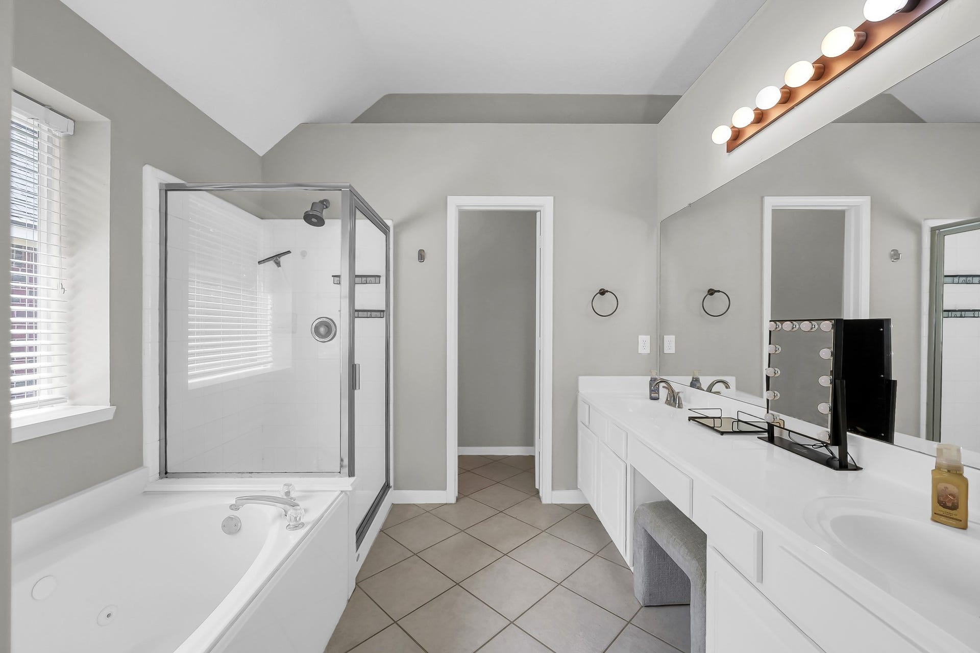 1427 Chesterpoint Drive, Spring, TX 77386 1427 Chesterpoint Drive, Spring, TX 77386