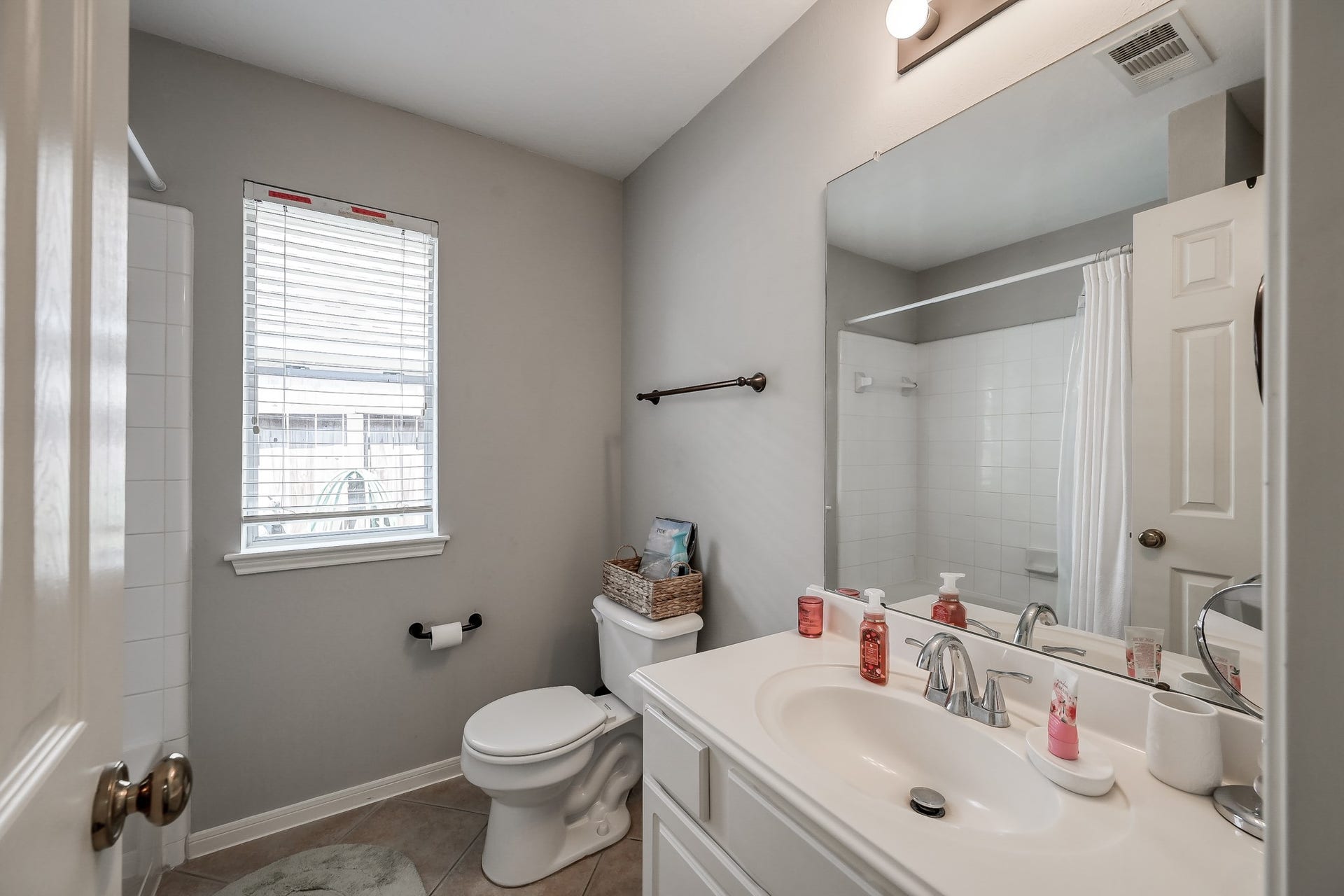 1427 Chesterpoint Drive, Spring, TX 77386 1427 Chesterpoint Drive, Spring, TX 77386