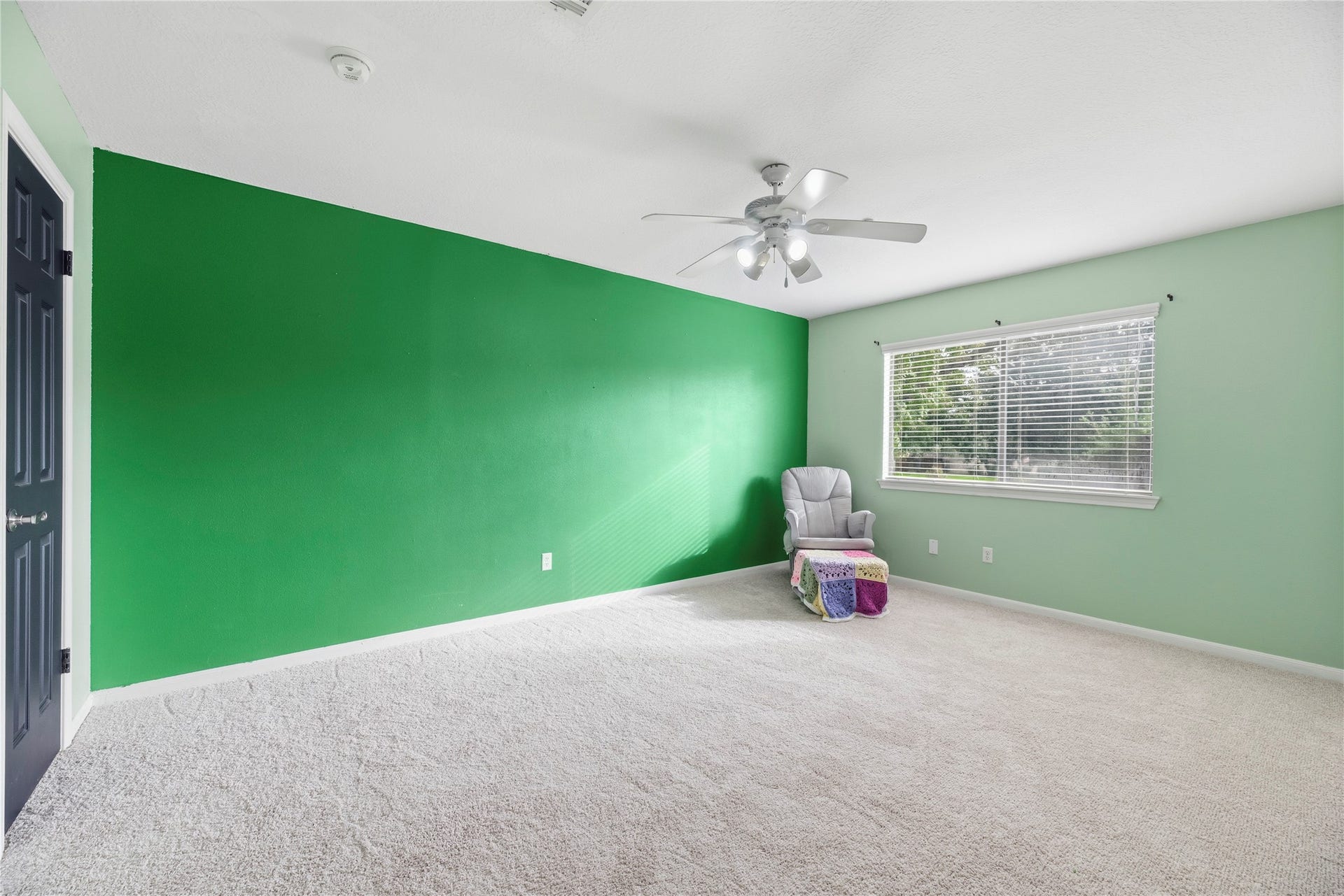 Secondary bedroom.
