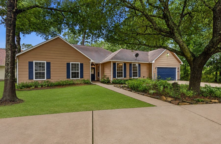 Property photo for 10407 Twin Oak Drive, Conroe, TX