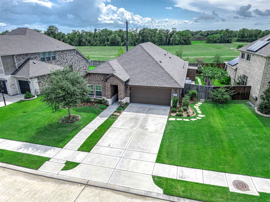 Property photo for 2710 Summer Indigo Trail, Pearland, TX