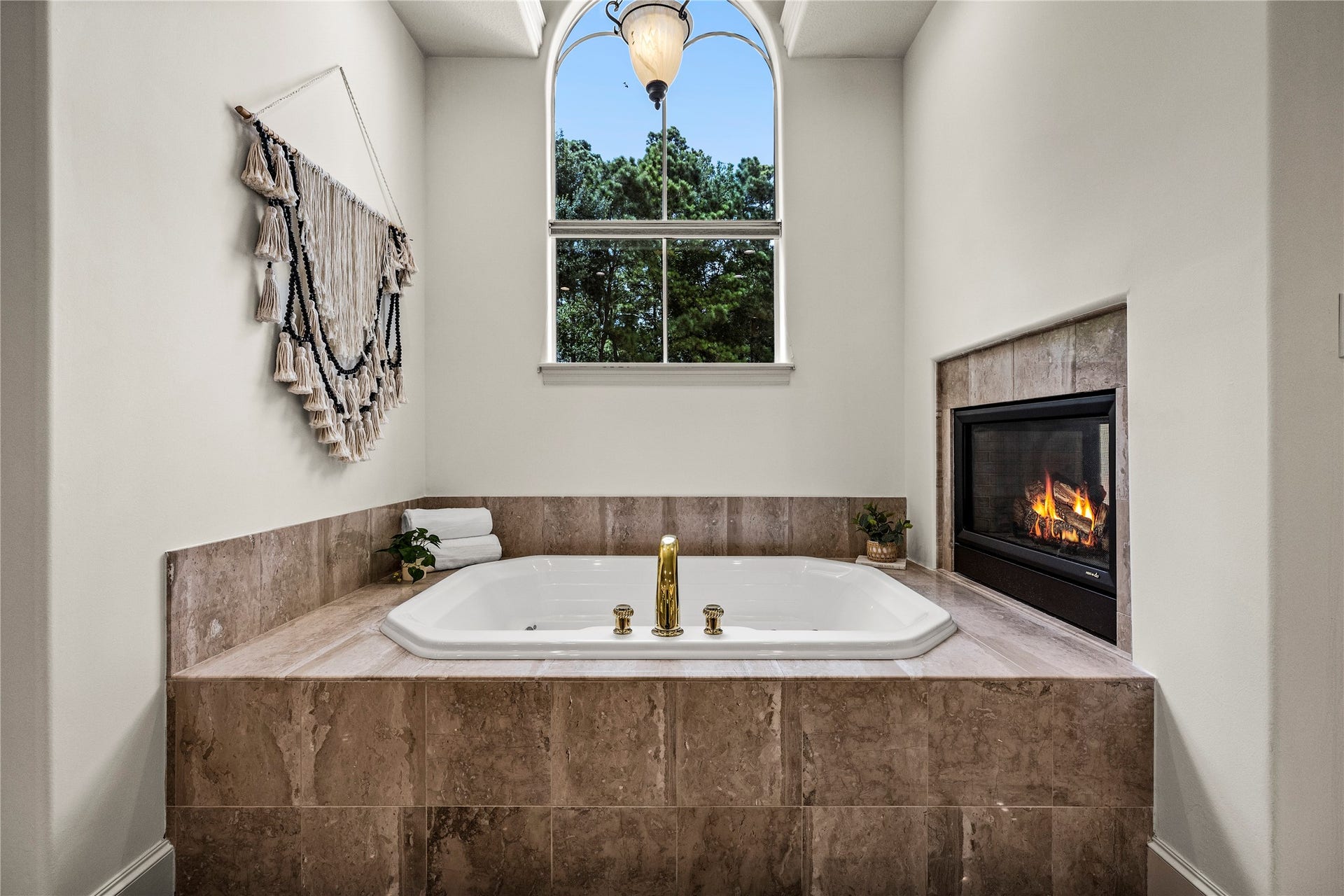 3 N Benton Woods Circle, The Woodlands, TX 77382
