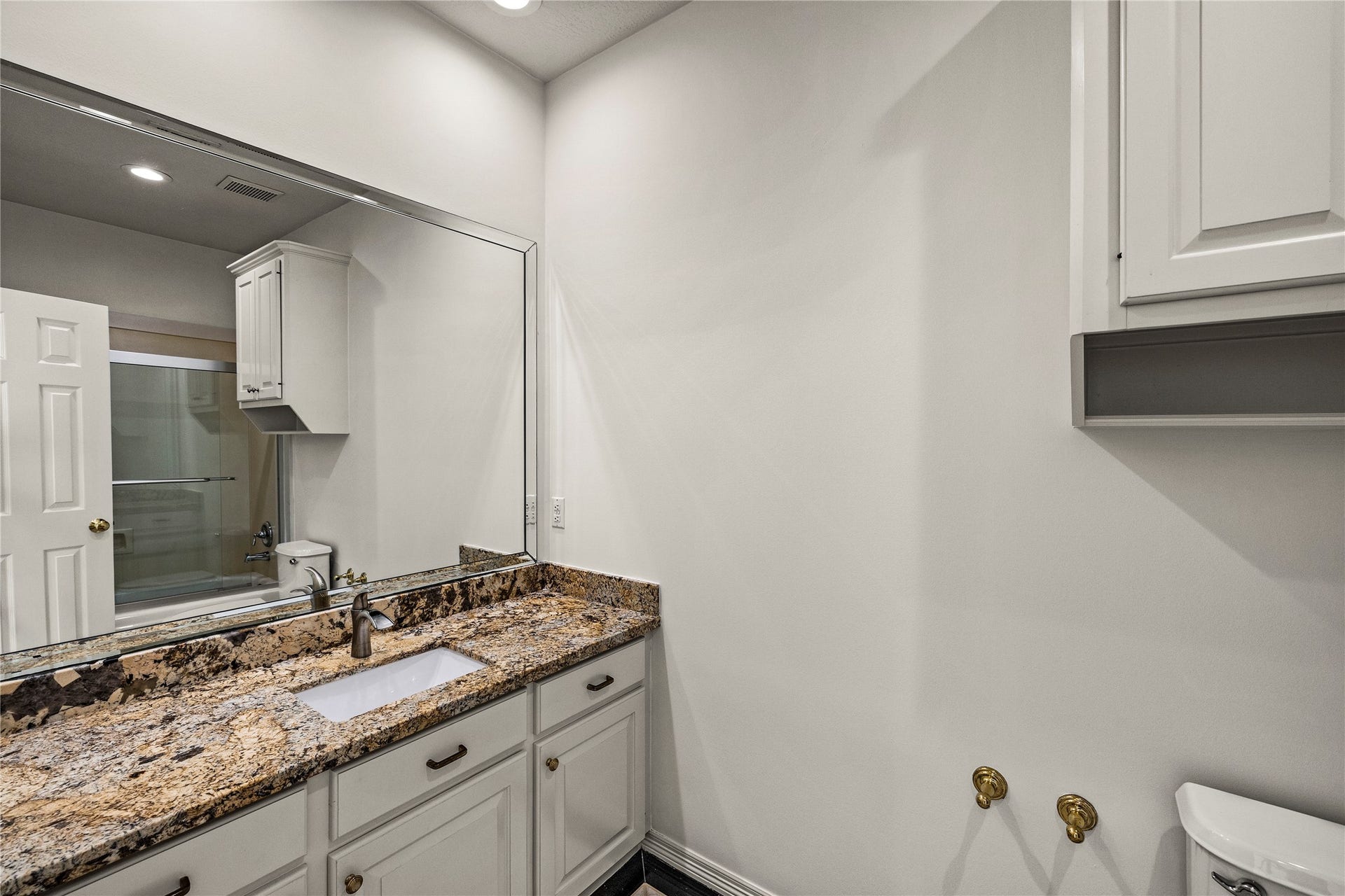 3 N Benton Woods Circle, The Woodlands, TX 77382