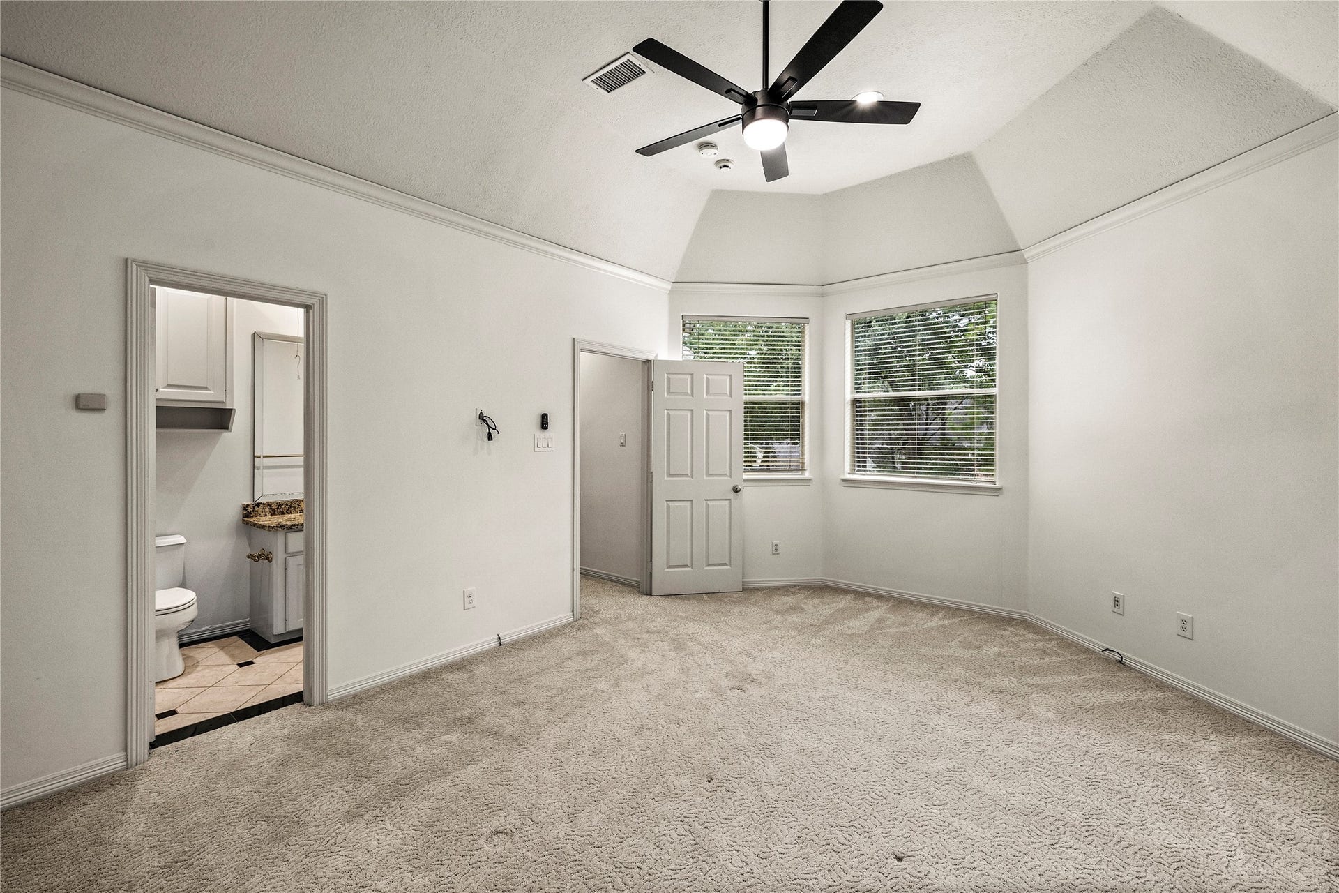 3 N Benton Woods Circle, The Woodlands, TX 77382