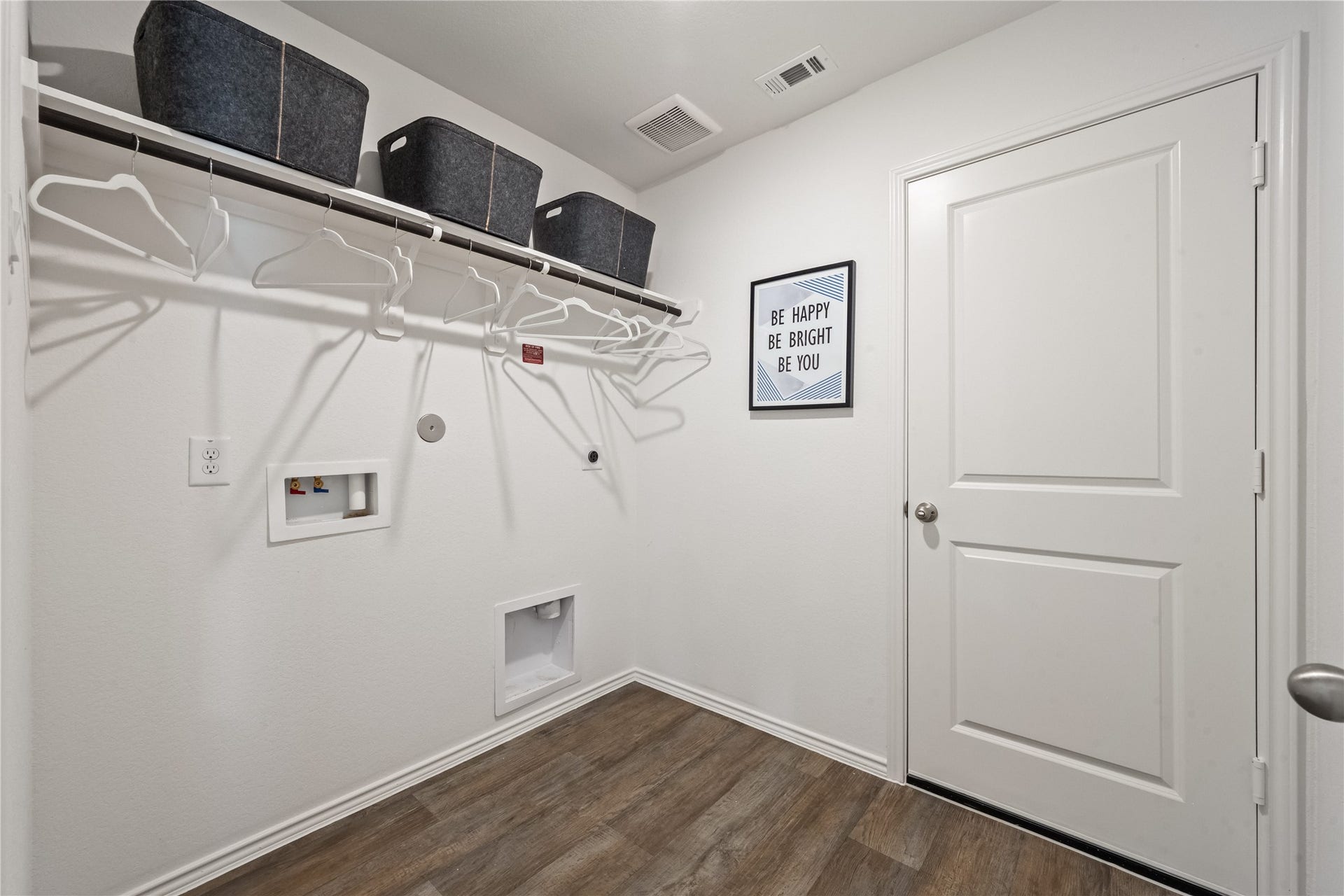 3023 Finns Tunnel Drive, Fulshear, TX 77441 *Images and 3D tour are for illustration only and options may vary from home as built.