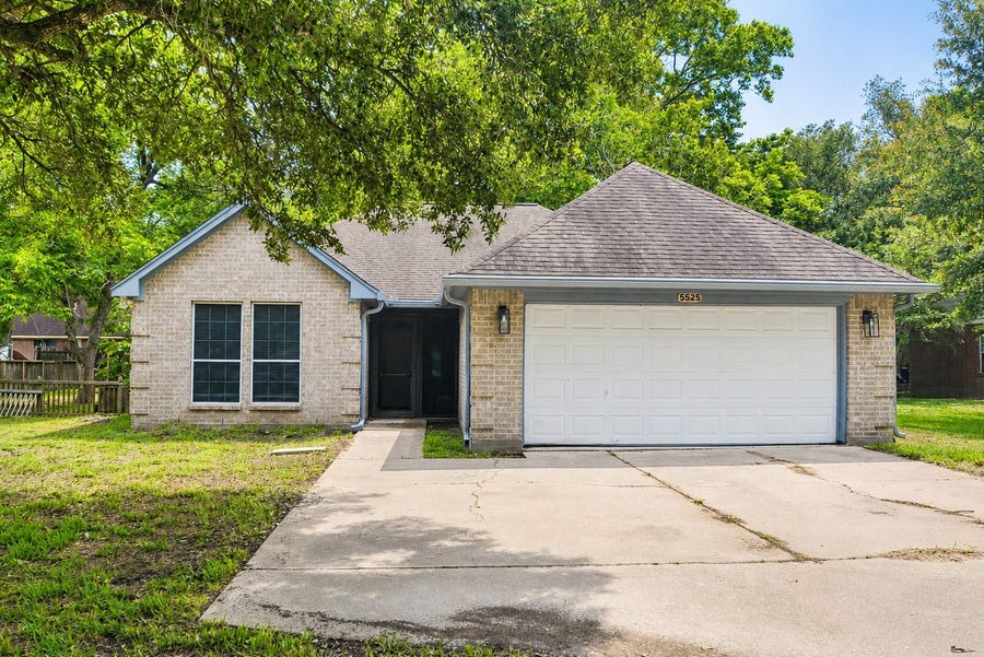 Property photo for 5525 Main Street, Santa Fe, TX