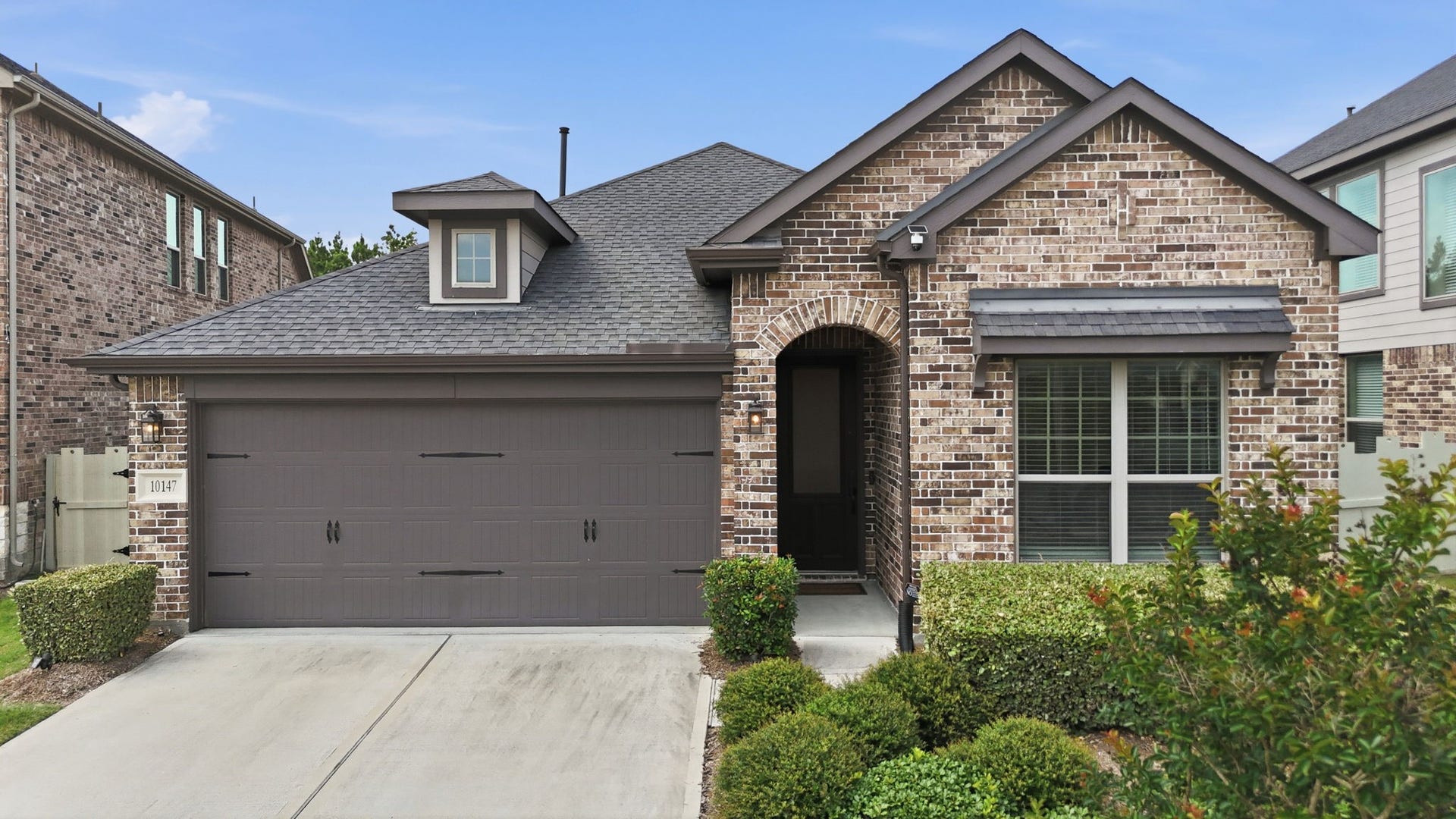 10147 Bayou Oaks Drive, Conroe, TX 77385 Welcome to 10147 Bayou Oaks Drive, a 4-bedroom, 2-bath home with 1,934 sqft backing to the greenbelt in Harper's Preserve.