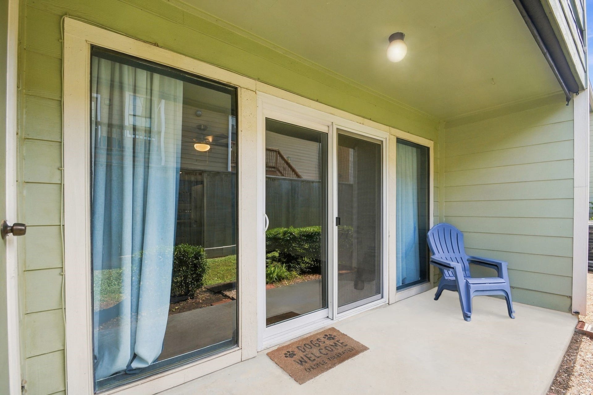 14777 Wunderlich Drive, #413, Houston, TX 77069 Enjoy your private covered patio in the mornings for breakfast or after work with a glass of wine! It is private and beautiful.