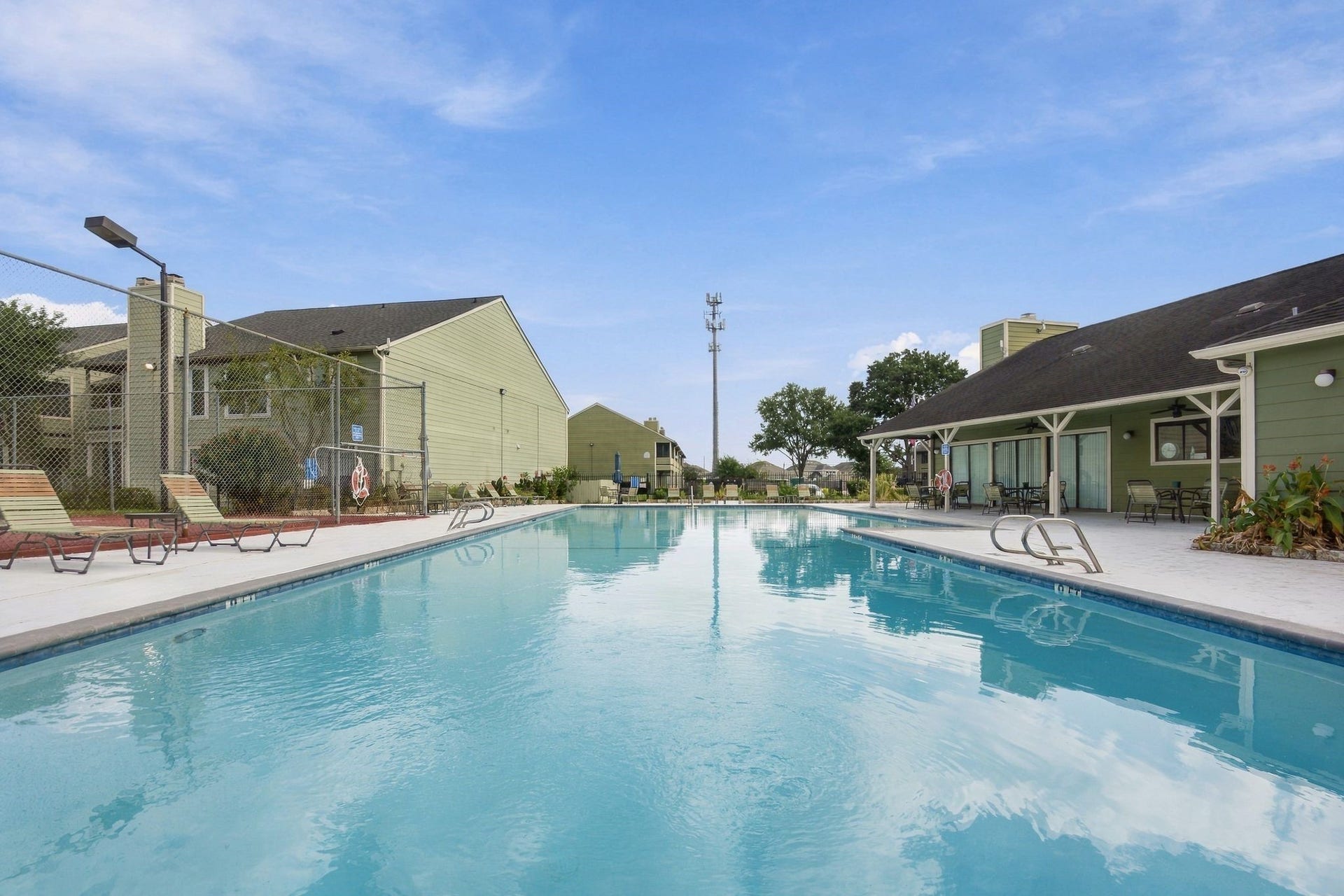 14777 Wunderlich Drive, #413, Houston, TX 77069 Great amenities within the community and the HOA is very active for maintenance.