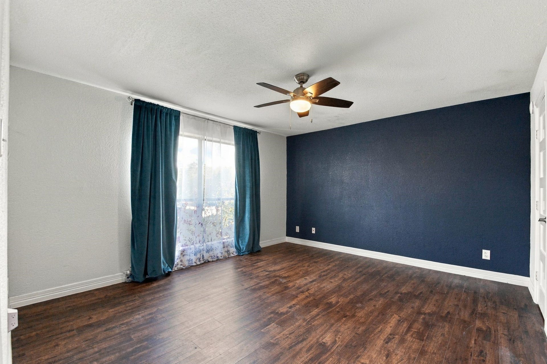 14777 Wunderlich Drive, #413, Houston, TX 77069 There is an accent wall painted in the Primary Bedroom which is also very large and has a beautiful large window for natural light.